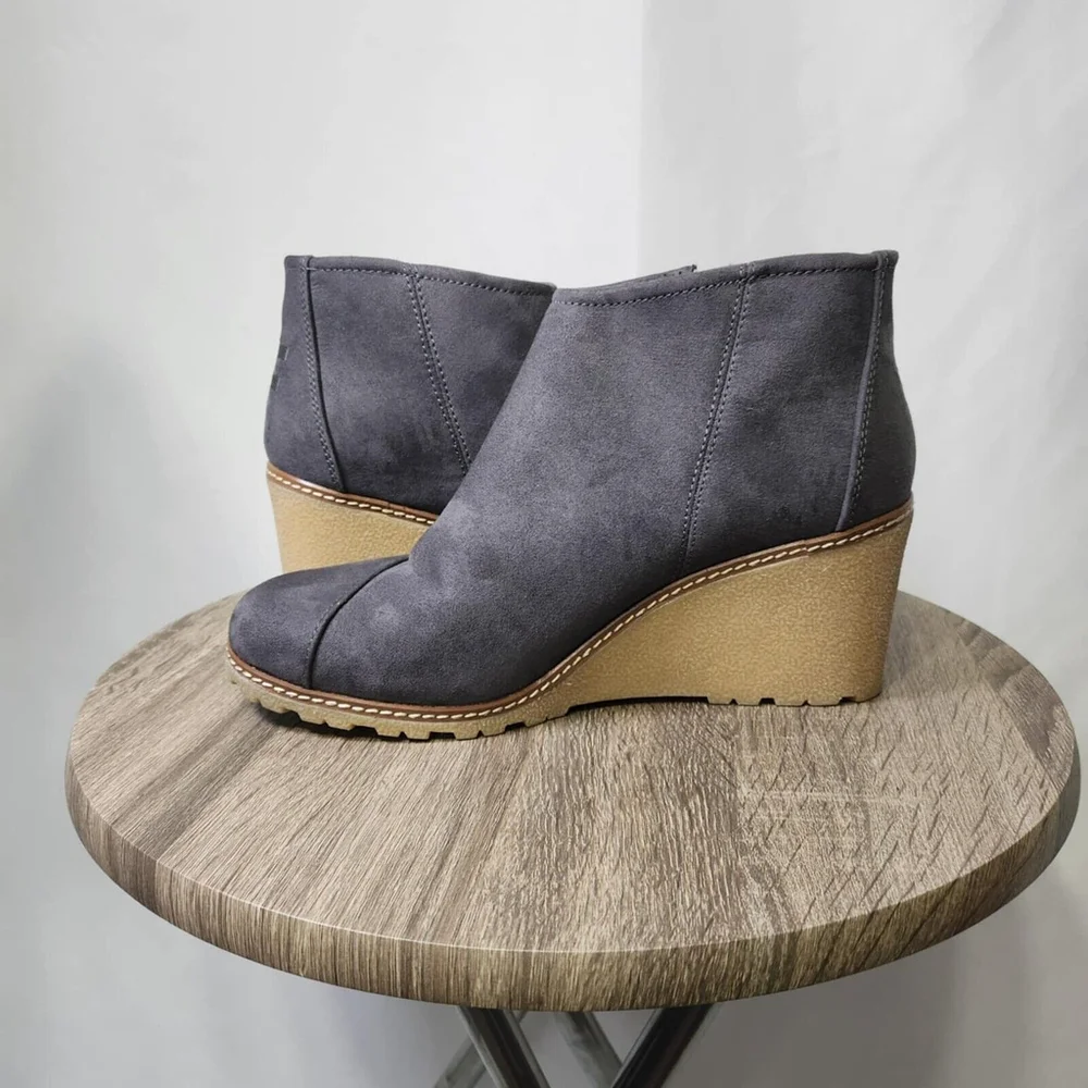 Toms Grey Faux Suede Wedge Heel Ankle Side Zip Booties Shoe size 10